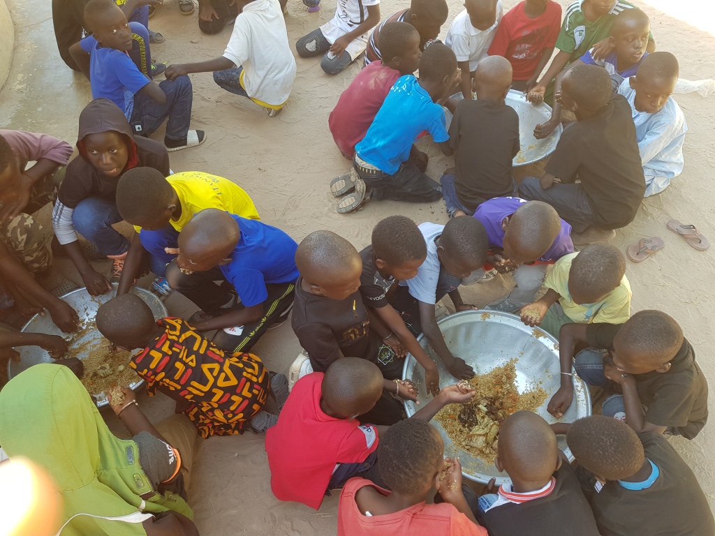 Niños de Senegal a los que ayuda GUP